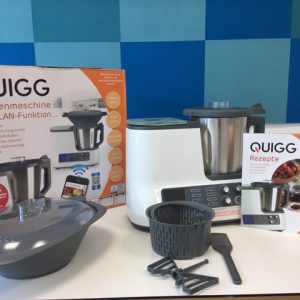 Die Quigg Küchenmaschine mit dem Kochbuch, Mixbehälter, Dampfgareinsatz, Rührstab, Spatel